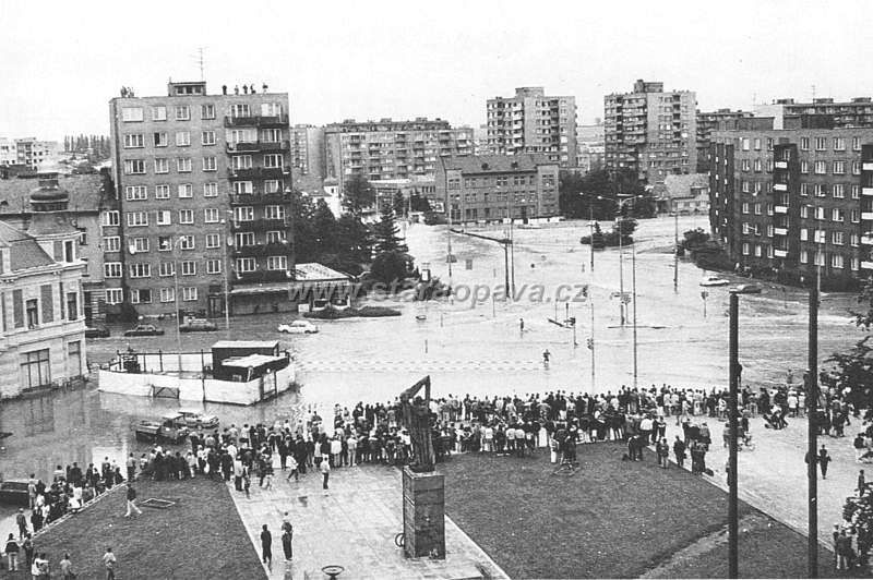 1997 (27).jpg - Povodně 1997 - pohled od náměstí Osvoboditelů ke Kateřinkám
